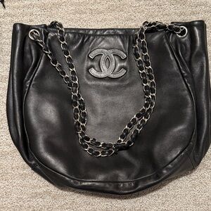 Chanel Black Leather Shoulder Bag with Chain Strap